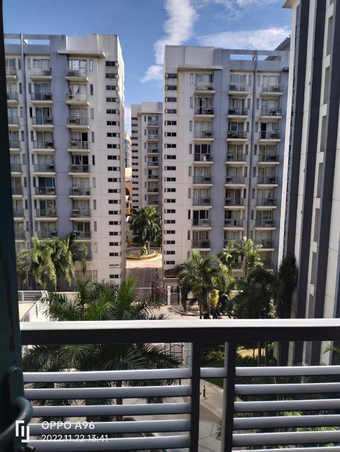 Pasay Condotel Near Resorts World & Airport Esterno foto